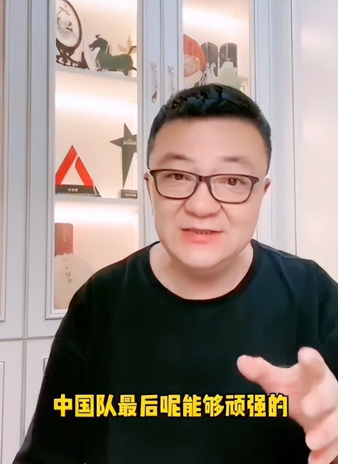 小家族[笔趣阁www.biquga.info]？宋老爷子更不解了：什么小家族能找到这样的乘龙快婿？宋荣誉笑道：萧家，估计爷爷您都没听说过。